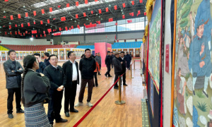 百幅唐卡绘红色炉霍 非遗传承展长征精神